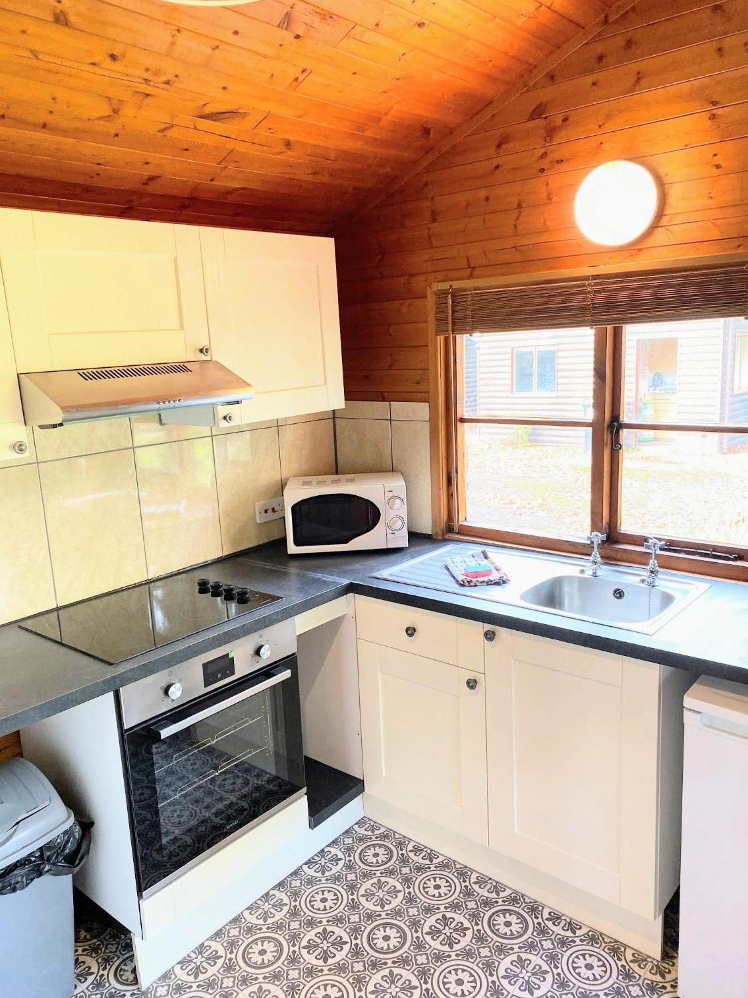 Otter 4 Hot Tub - Huntersmoon-Warminster-Bath-Salisbury Villa Exterior photo